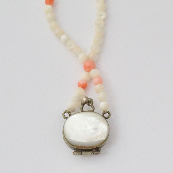 Vintage Mother of Pearl Shell Poison Locket Pendant Coral Beaded Necklace - Picture 2 of 5